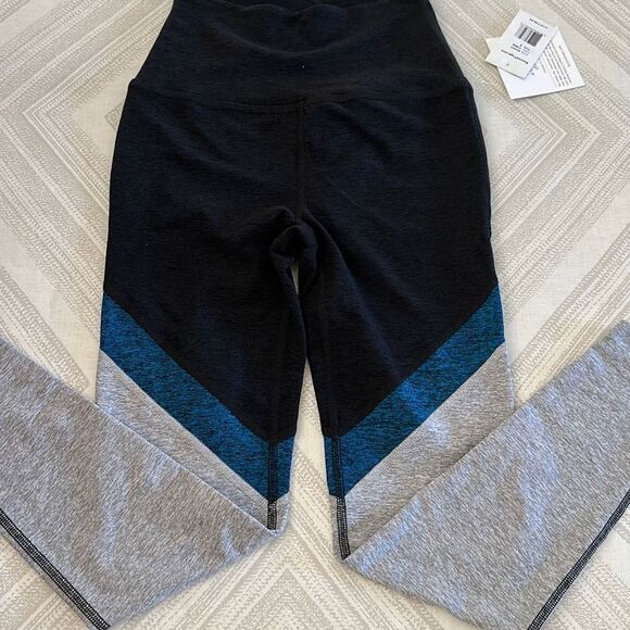 Beyond Yoga Spacedye Tri-Panel High Waisted Midi Leggings in Grey & Blue - Picture 3 of 6